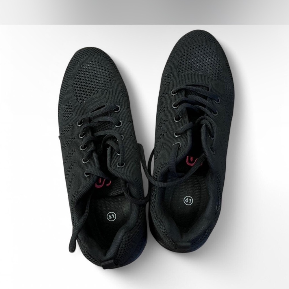 Sleek Black Sneakers for Everyday Comfort